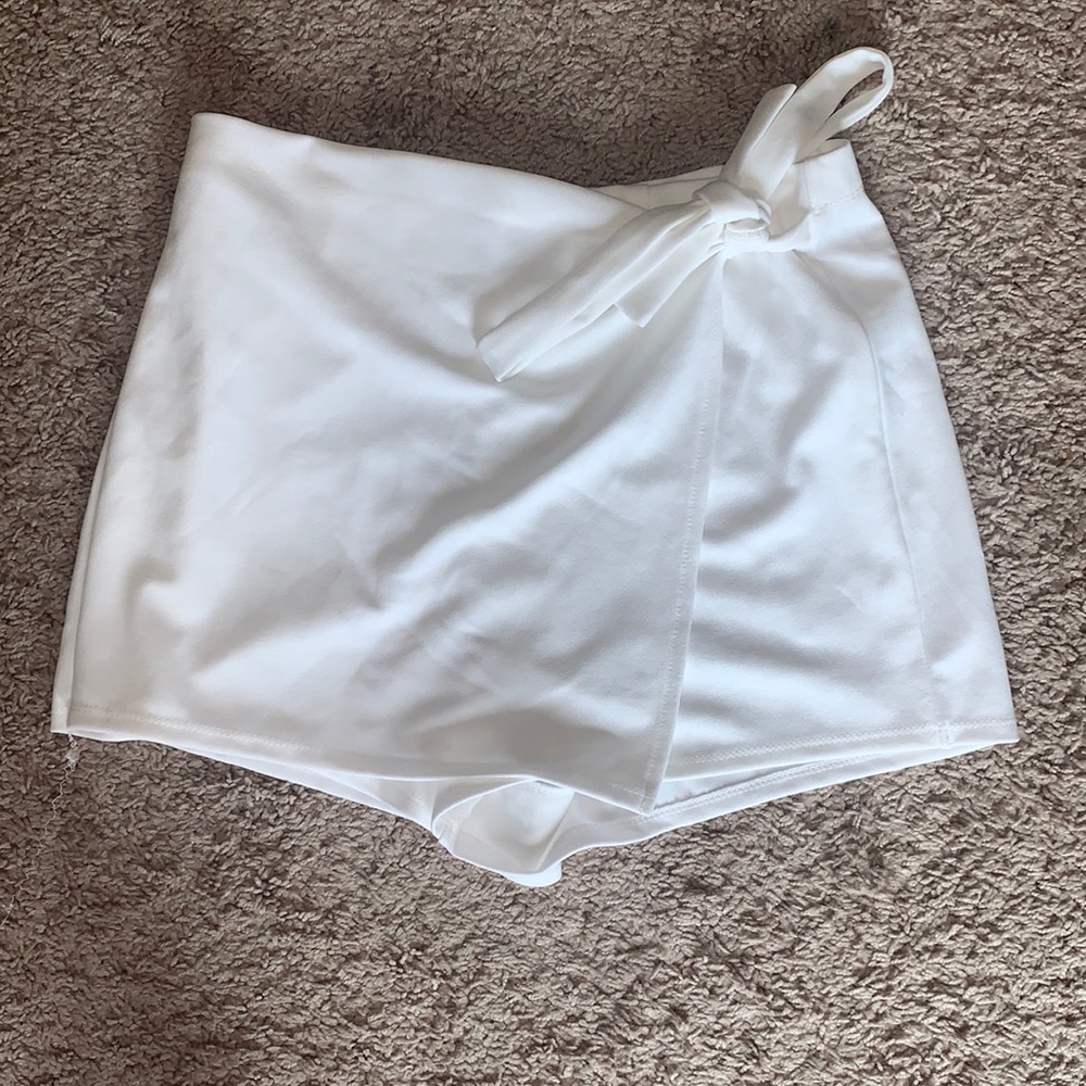 Cross tied mini skirt!